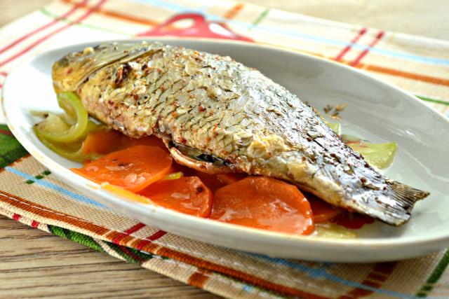 Рыба с овощами или как запечь рыбу в фольге?